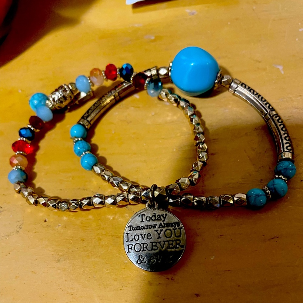 Beautiful bracelet, various colors. Excellent quality.